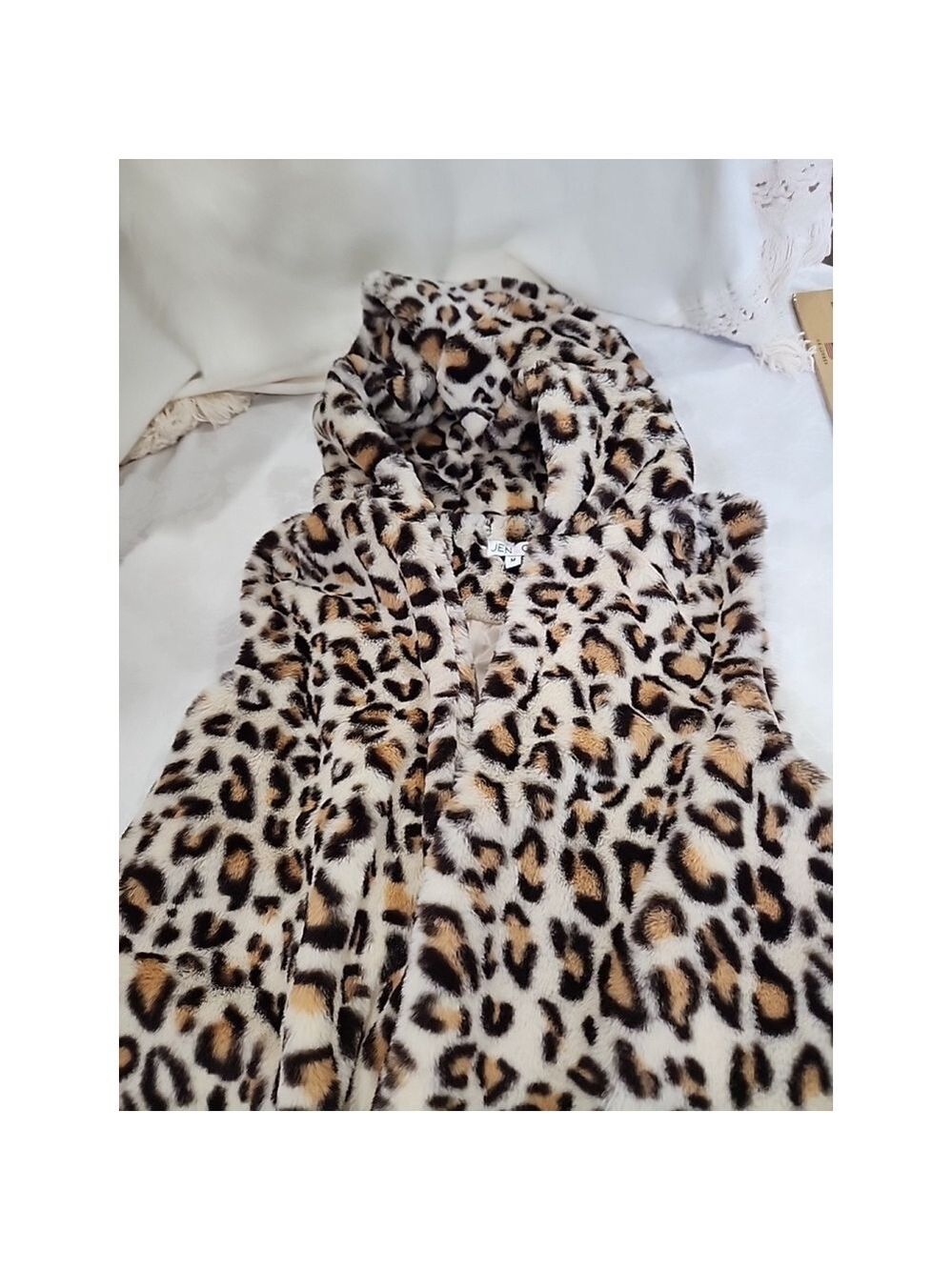 Jen and Co. Women's Leopard Animal Print Super Soft Faux Fur Hooded Vest - Picture 11 of 11